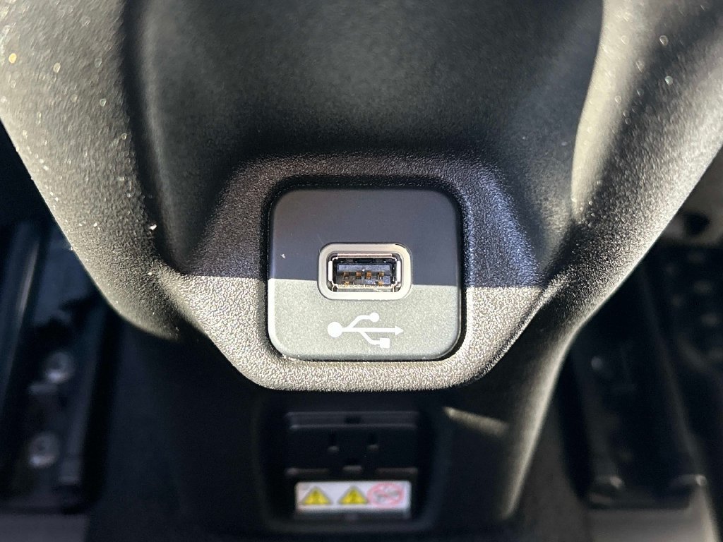 Used 2022 Black Jeep Latitude image 18