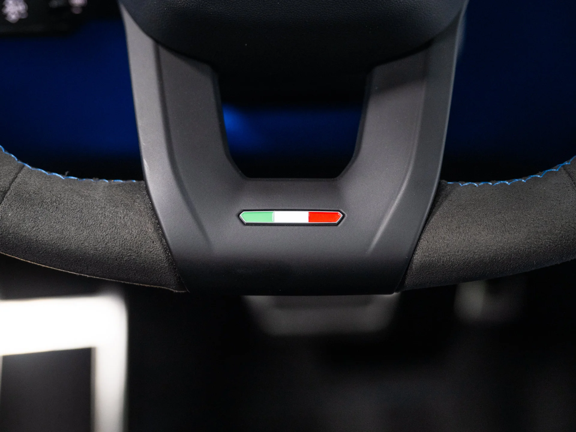 Used 2025 Blu Eleos Metallic Lamborghini SE image 81