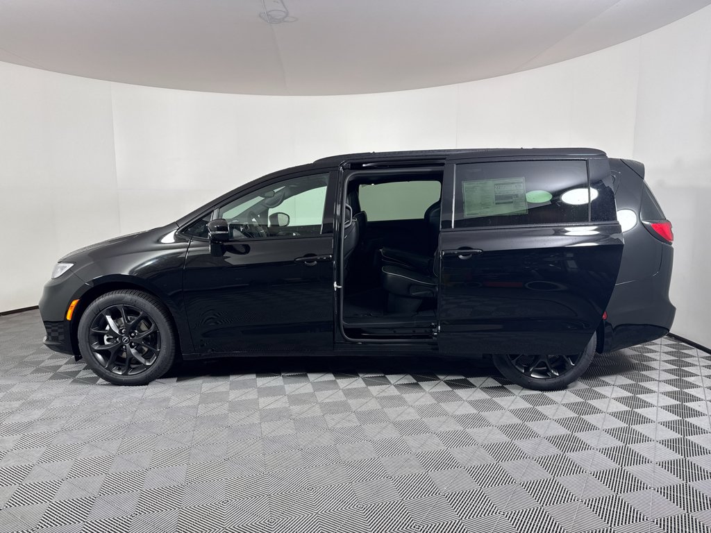 2026 Chrysler Pacifica Limited - Photo 7