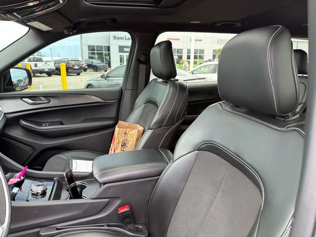 Used 2024 Gray Jeep Altitude X image 6