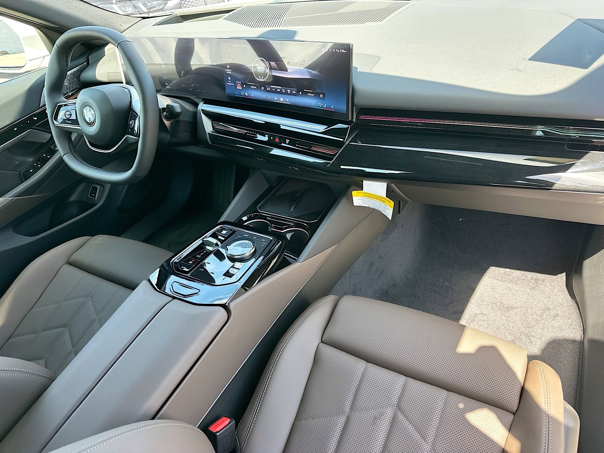 New 2026 Mineral White Metallic BMW 530i image 22