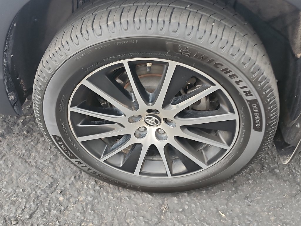 Used 2018 Blizzard Pearl Toyota SE image 11
