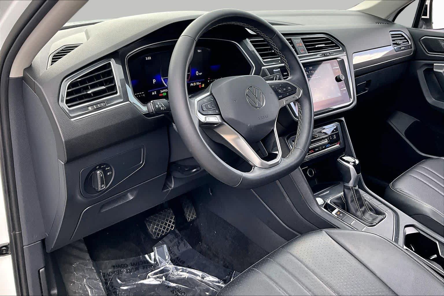 Used 2024 Pure White Volkswagen SE image 15