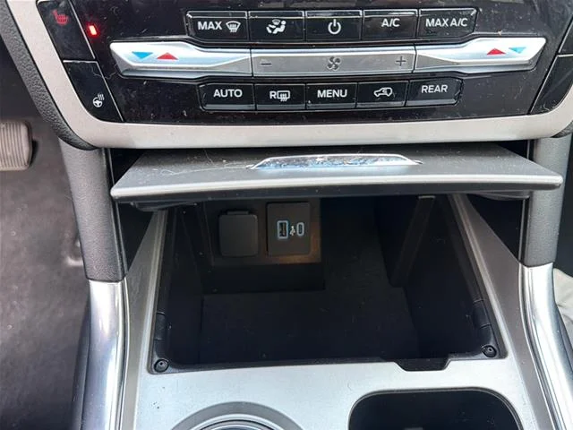 Used 2023  Ford  image 19
