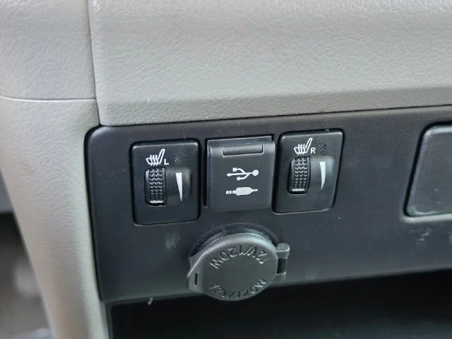Used 2018 Beige Toyota XLE image 25