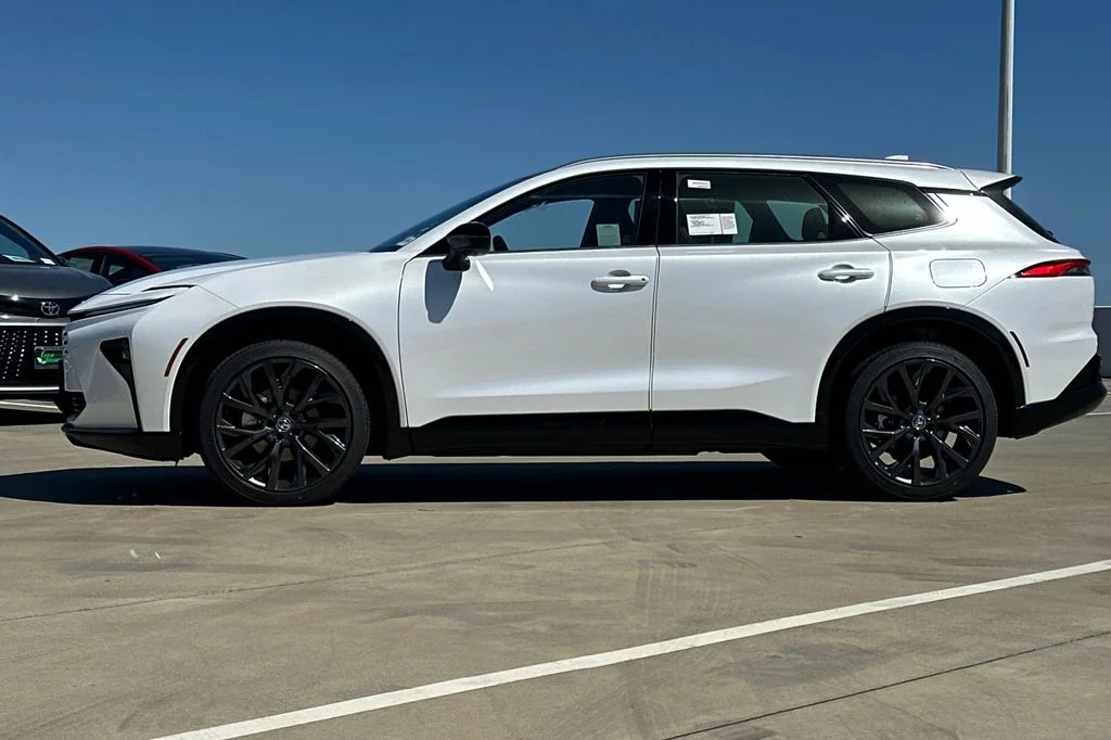 New 2026 Oxygen White <sup>1</sup> Toyota  Limited image 7