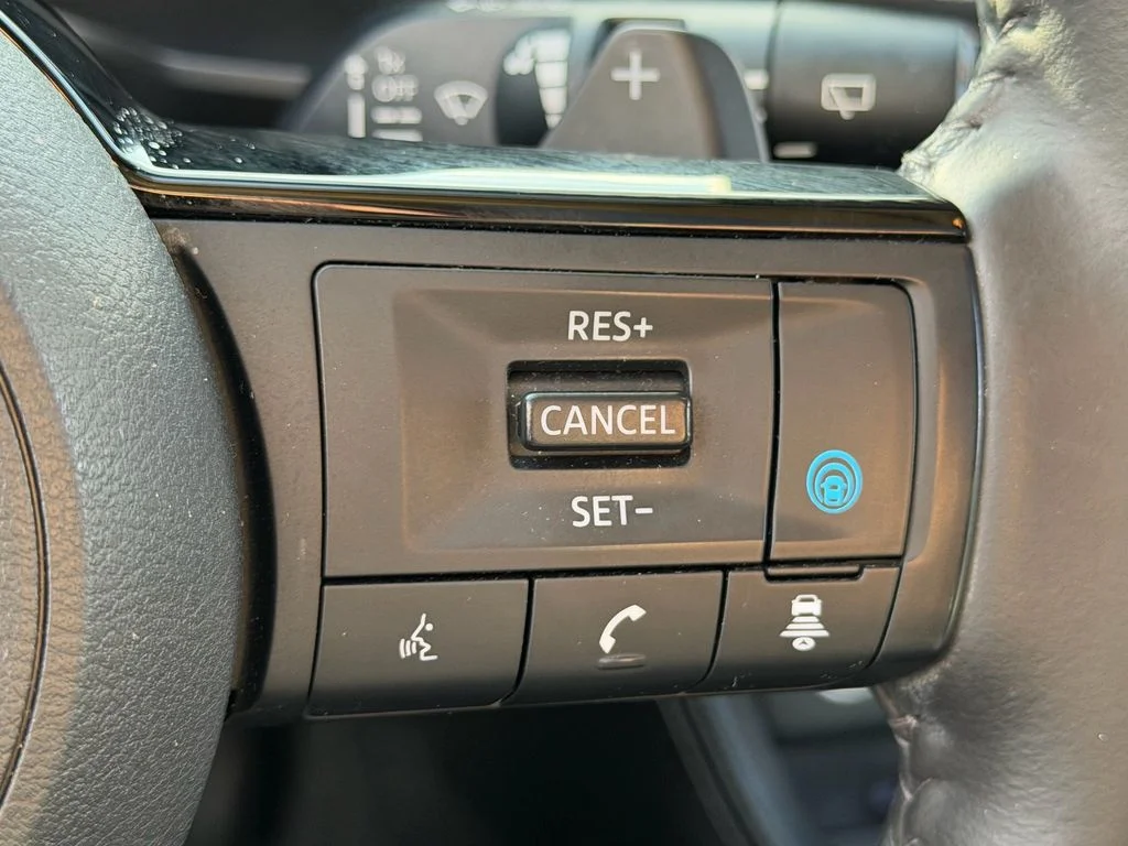 Used 2023 Blue Nissan Platinum image 25