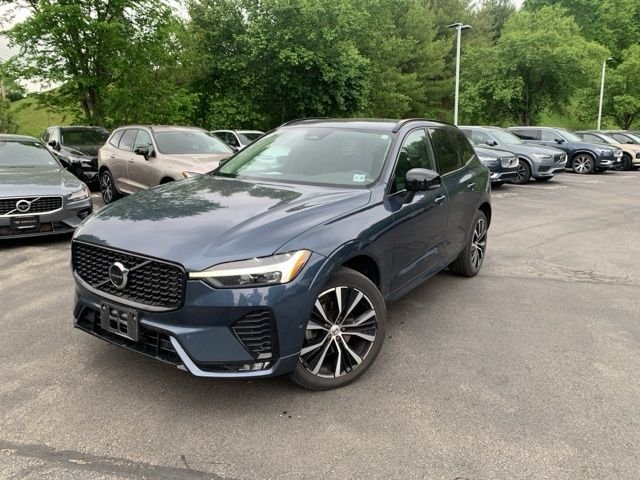 2023 Volvo XC60 B5 Plus Dark Theme AWD's photo