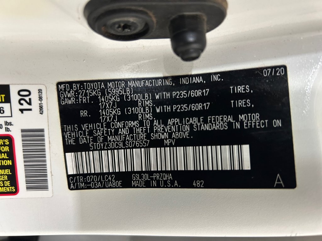 Used 2020 White Toyota XLE image 20