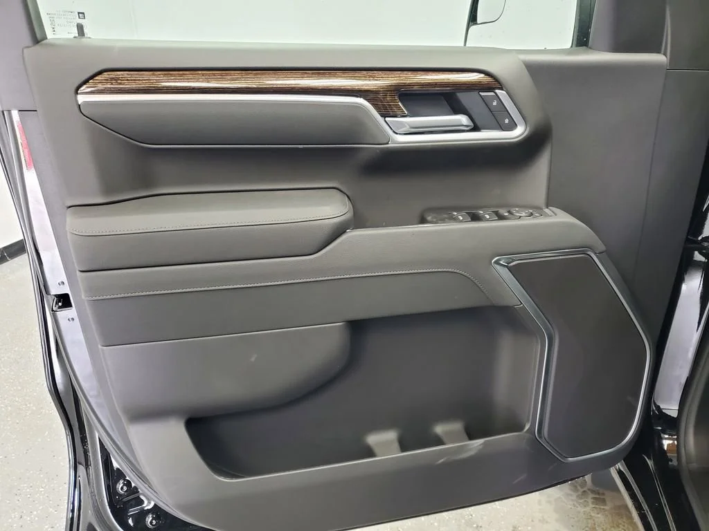 New 2026 Onyx Black GMC Elevation image 8
