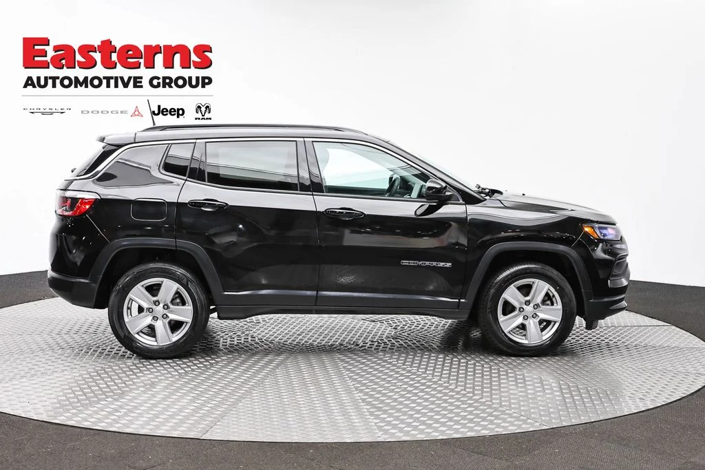 Certified Used 2022 Black Jeep Latitude image 4