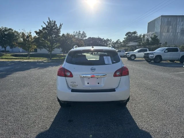 Used 2015 White Nissan S image 6