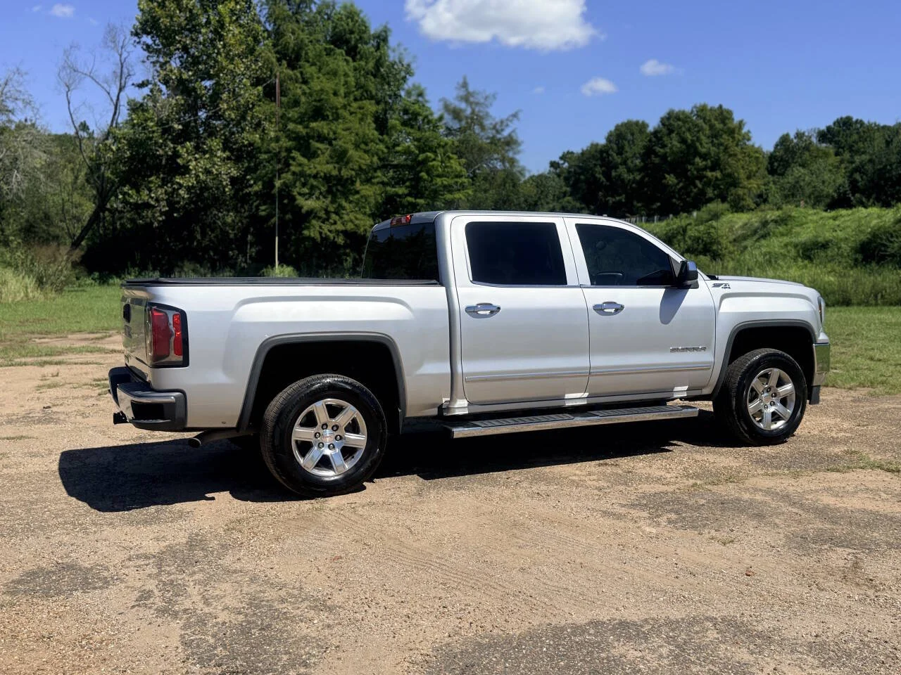 Used 2017 Silver GMC SLT 4x4 4dr Crew Cab 5.8 ft. SB image 5