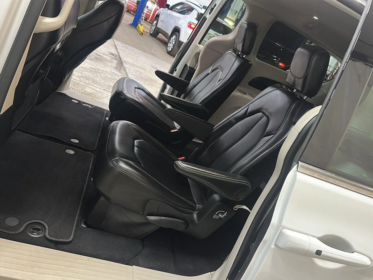 Used 2024 Bright White Clearcoat Chrysler Touring L image 27