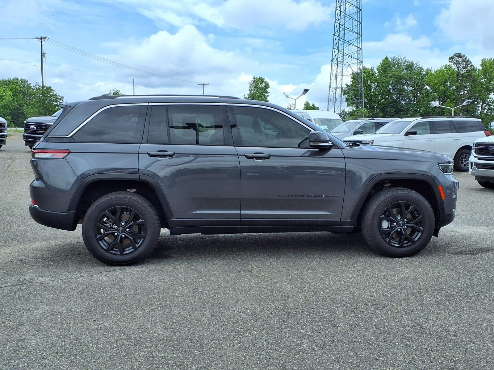 Used 2022 Baltic Gray Metallic Clearcoat Jeep Limited image 12