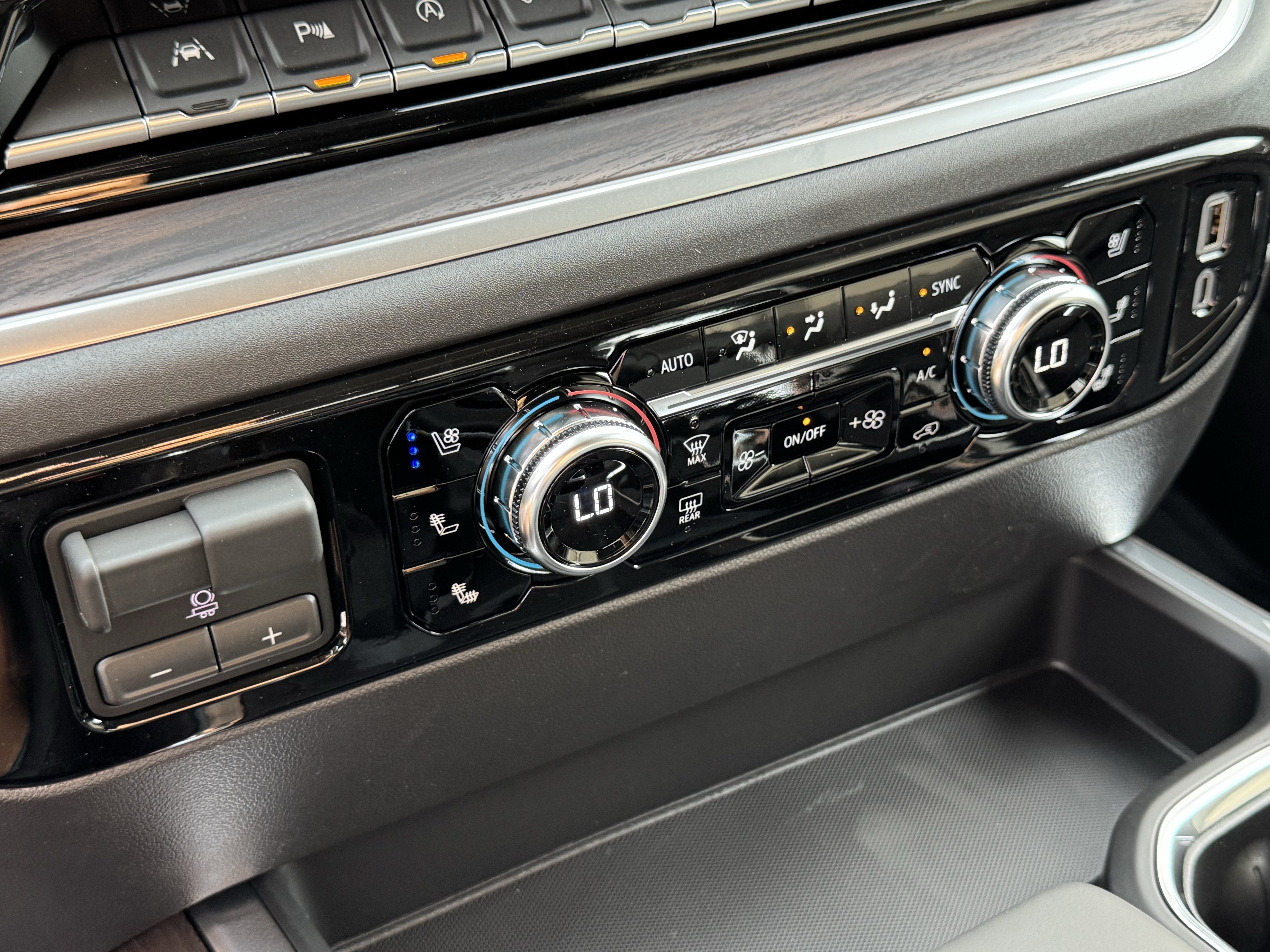 2026 GMC Sierra 1500 SLT - Photo 14