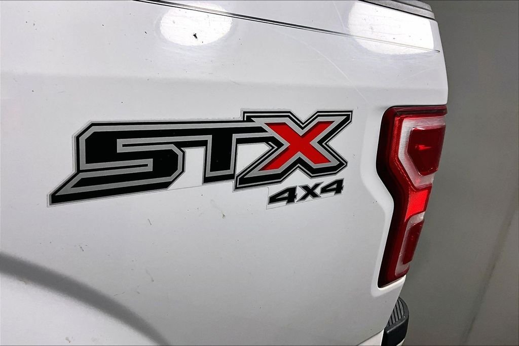 Used 2018 White Ford XL image 2