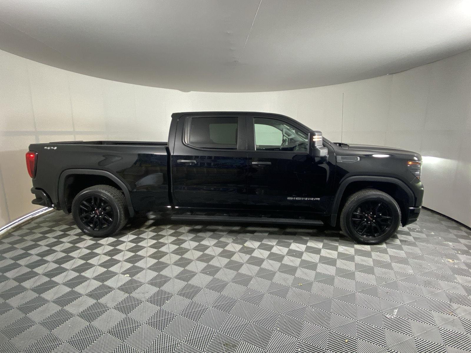 Used 2024 Onyx Black GMC Pro image 3