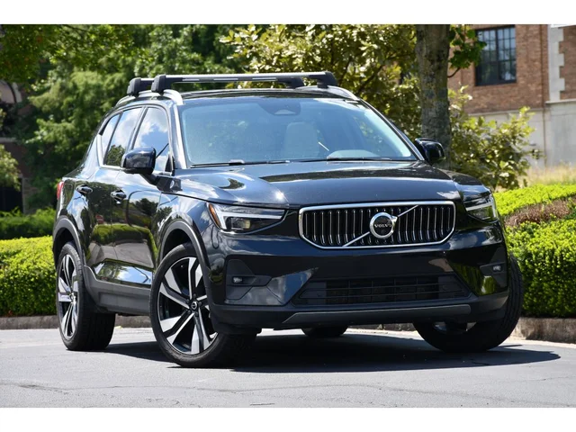 2023 Volvo XC40 B5 Ultimate Bright Theme