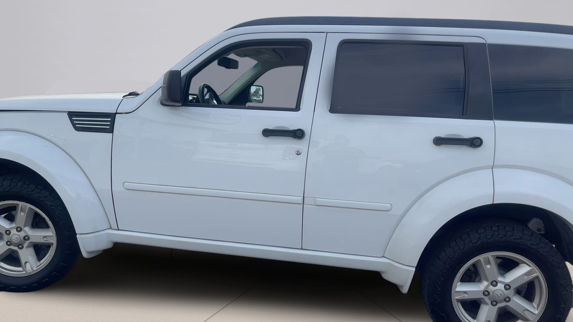 Used 2011 White Dodge SXT 4WD image 9