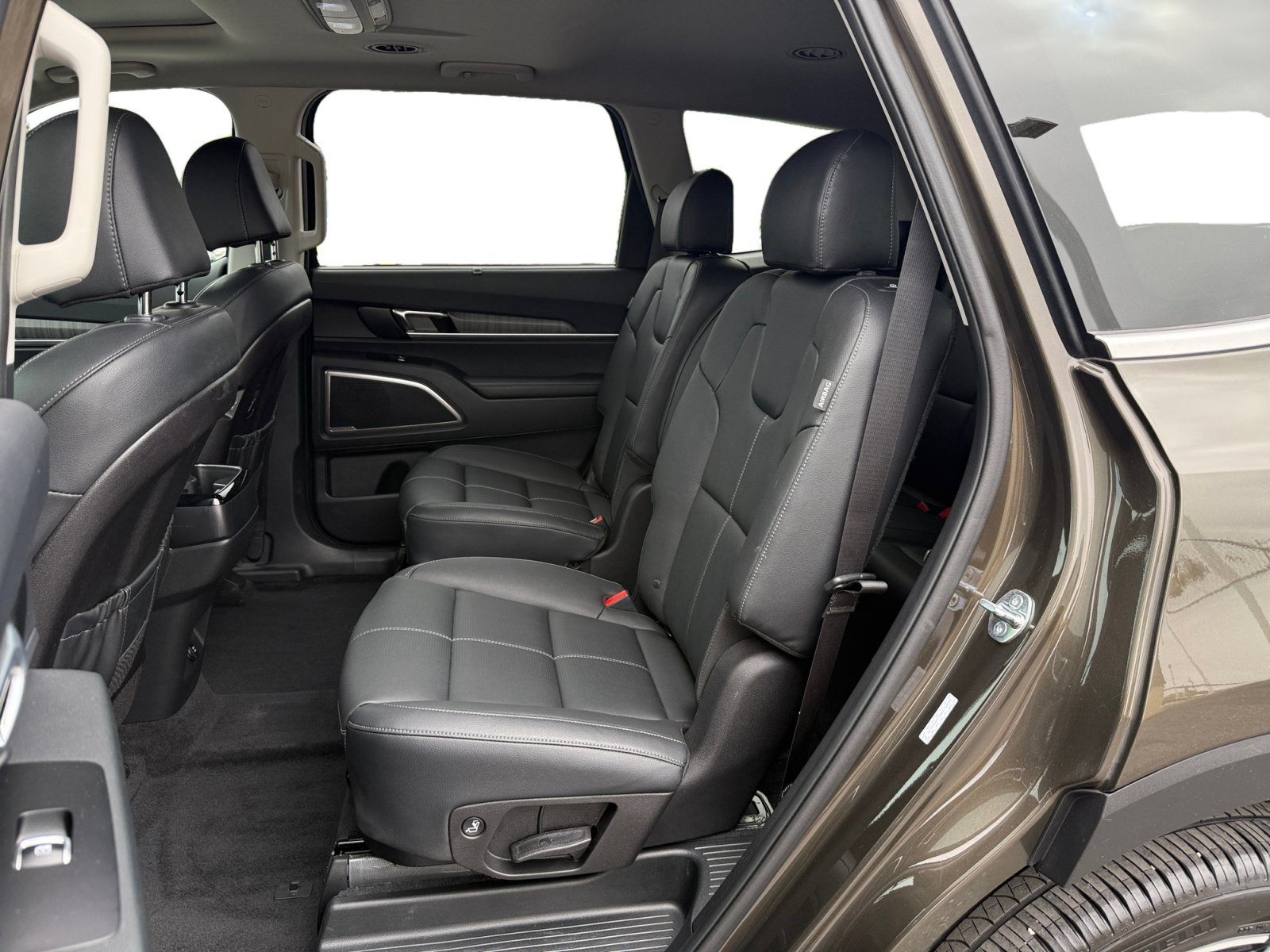 Certified Used 2025 Moss Kia EX image 16