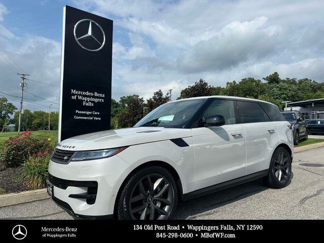 Used 2024 White Land Rover SE image 1