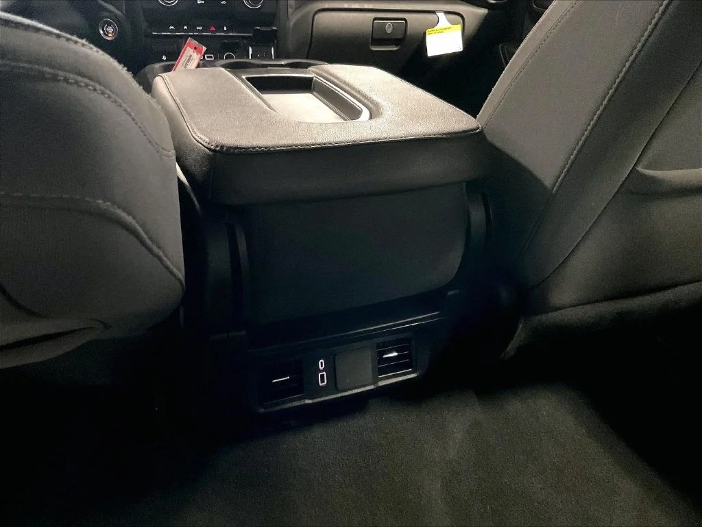 Used 2023 White Chevrolet Custom image 27