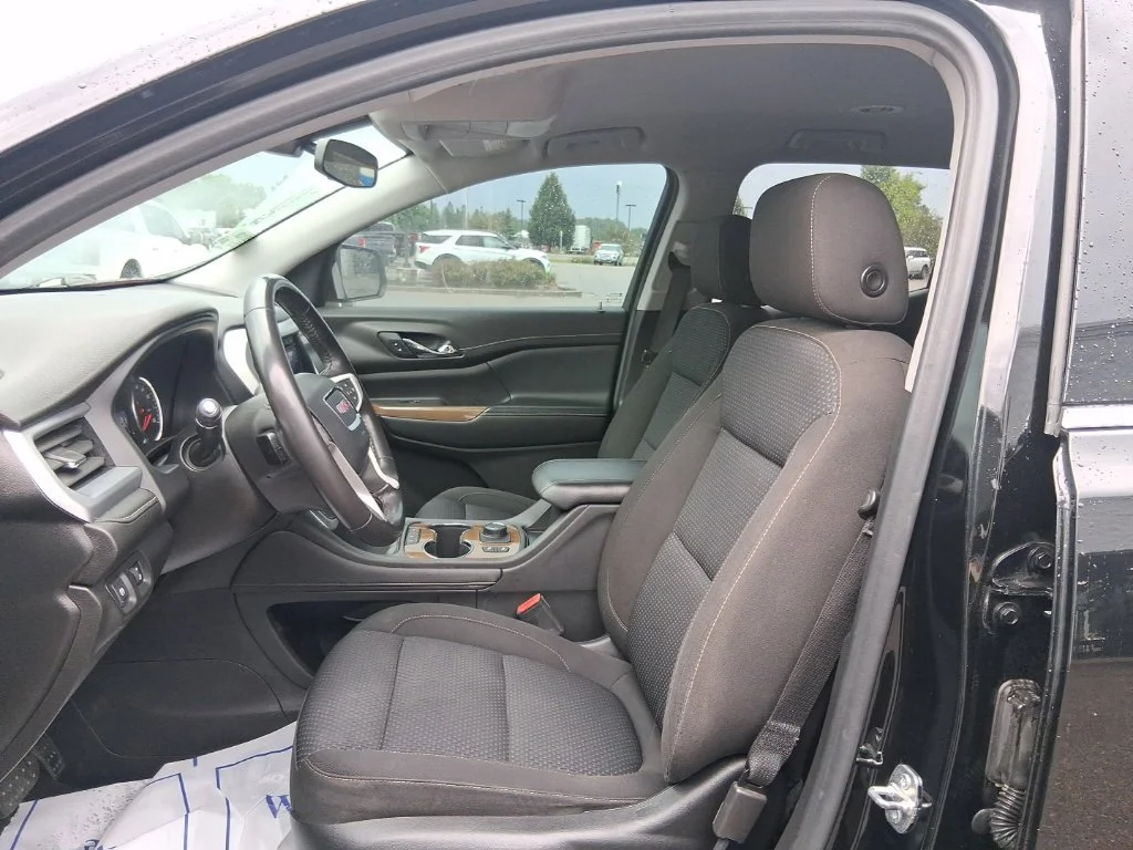 Used 2020 Ebony Twilight Metallic GMC SLE image 30