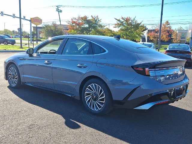 Used 2024 Blue Hyundai SEL image 4
