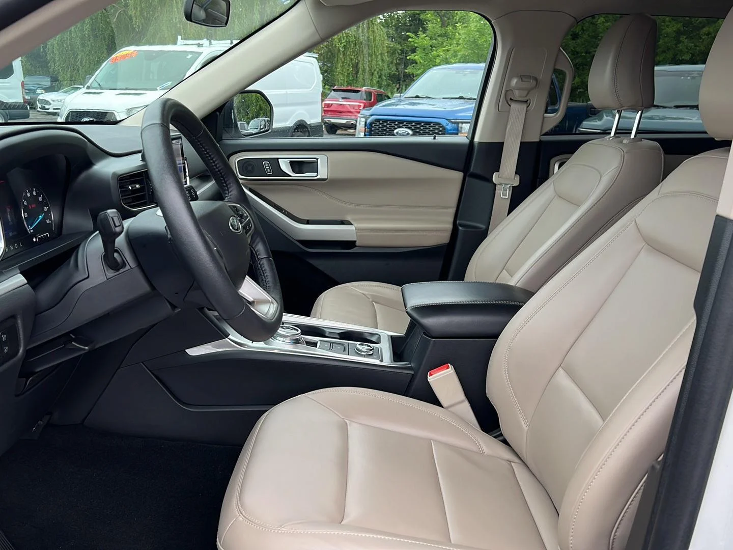 Used 2023 Star White Metallic Tri-Coat Ford XLT image 4