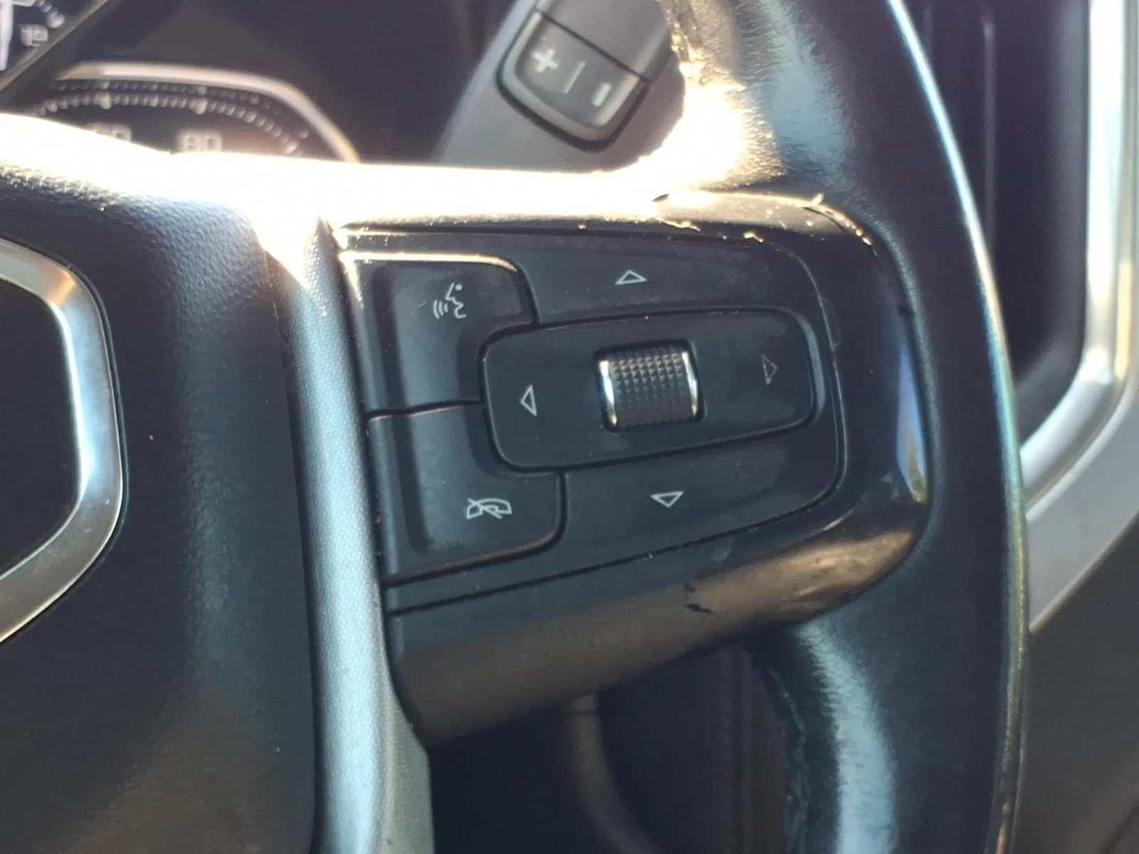 Used 2021 Summit White GMC Elevation image 29
