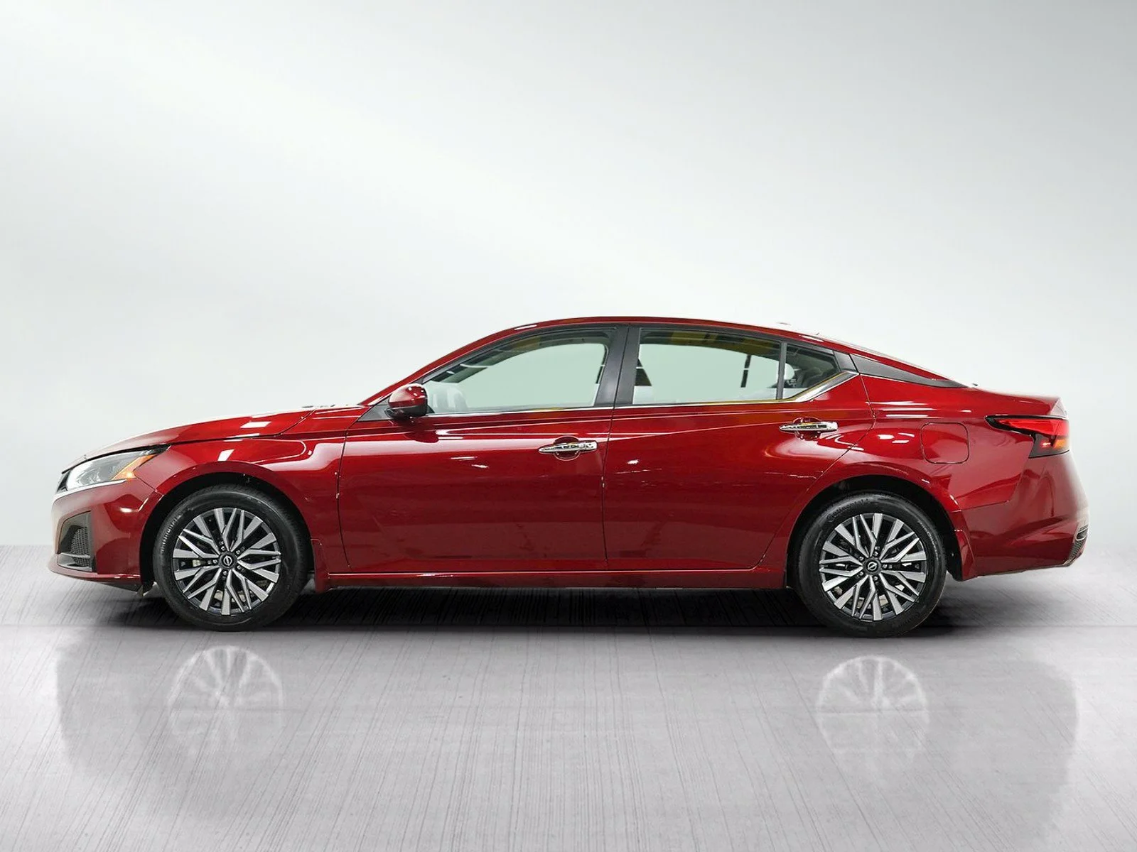 Used 2023 Nissan Altima SV with VIN 1N4BL4DWXPN422348 for sale in Burnsville, Minnesota
