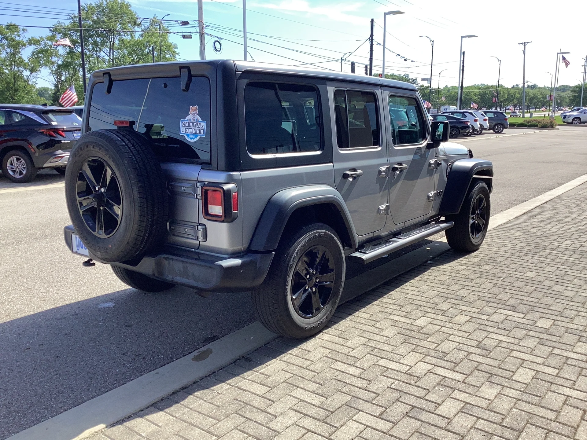 Used 2020 Billet Silver Metallic Clear Coat Jeep Altitude image 4