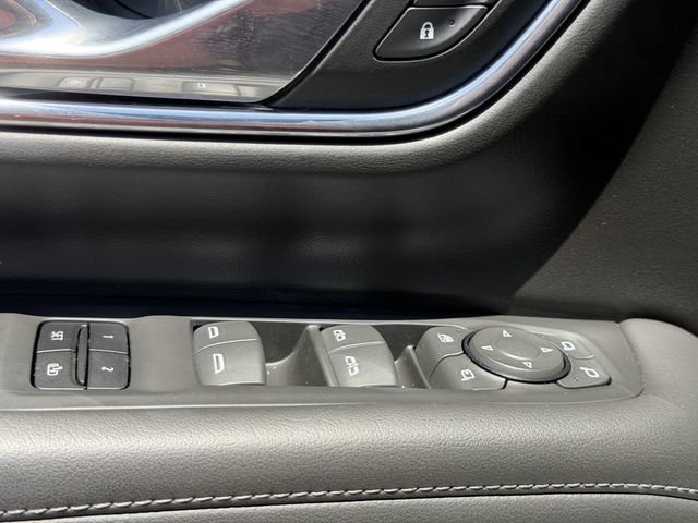 Used 2023 Black Chevrolet Z71 image 18