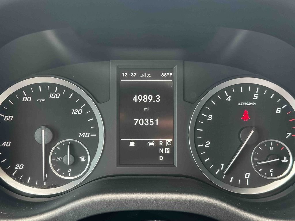 Used 2022  Mercedes-Benz Cargo image 22