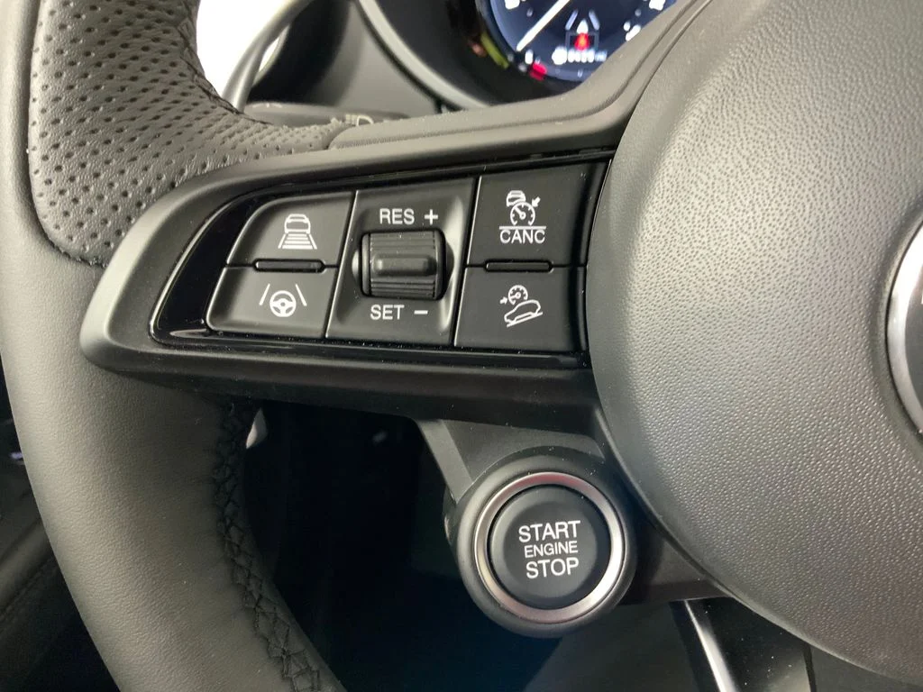 New 2025 Milano White Exterior Paint Alfa Romeo Ti image 18