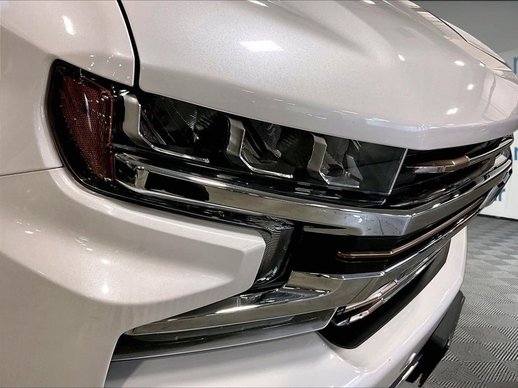 Used 2019 White Chevrolet High Country image 34