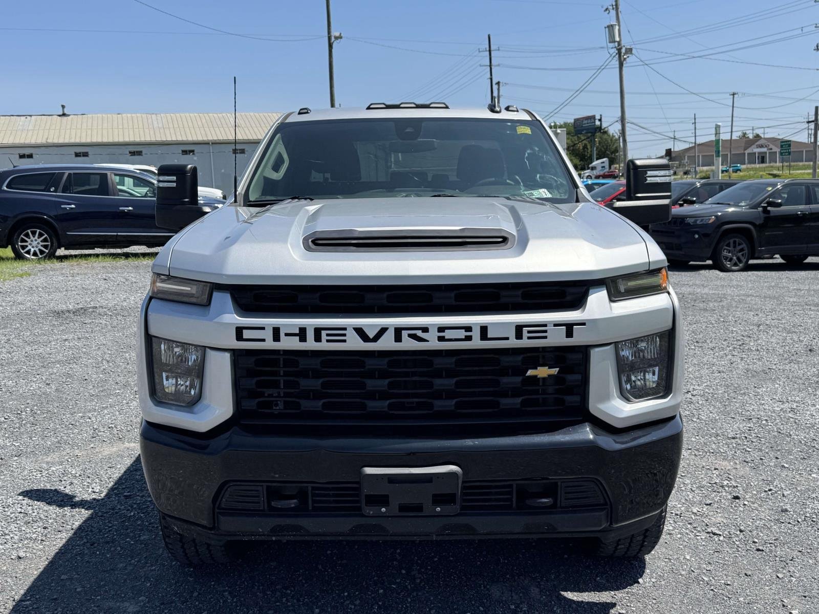 Used 2022 Silver Ice Metallic Chevrolet Custom image 27