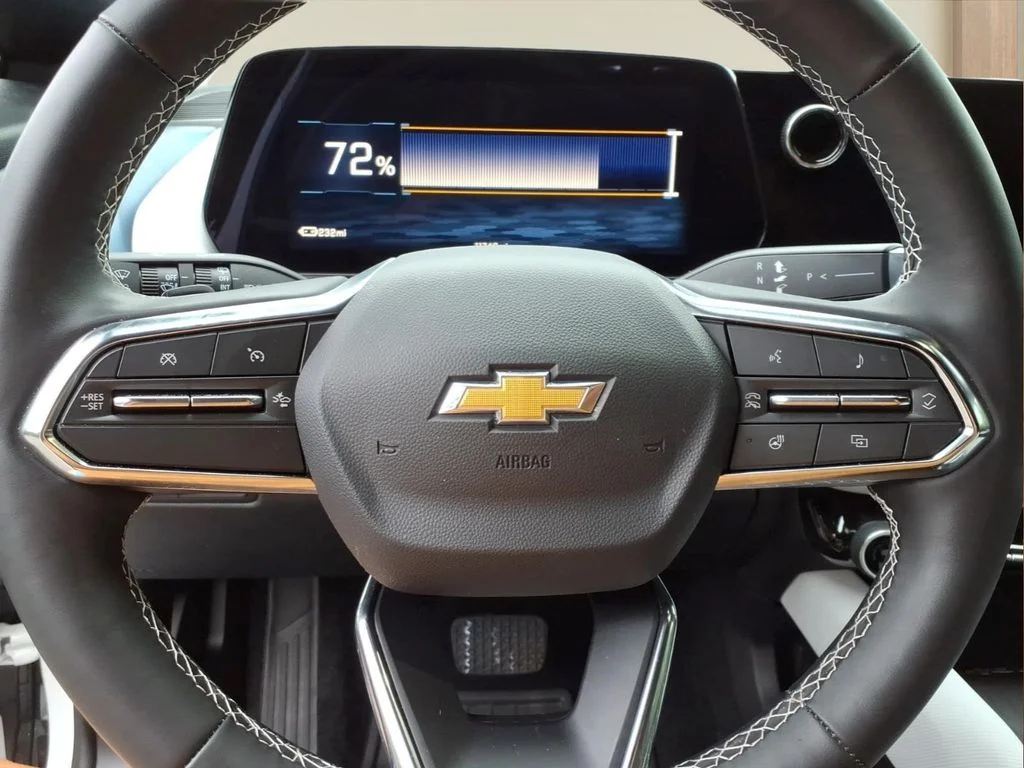 Used 2025 White Chevrolet LT image 11