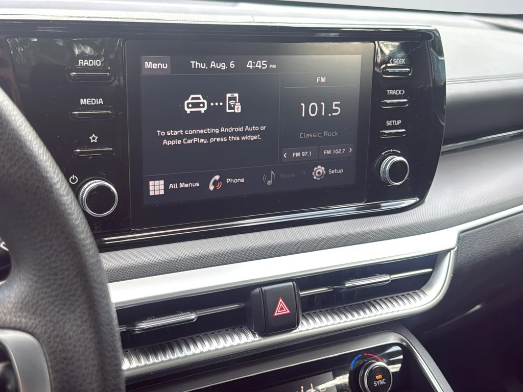 Used 2022 White Kia LXS image 14