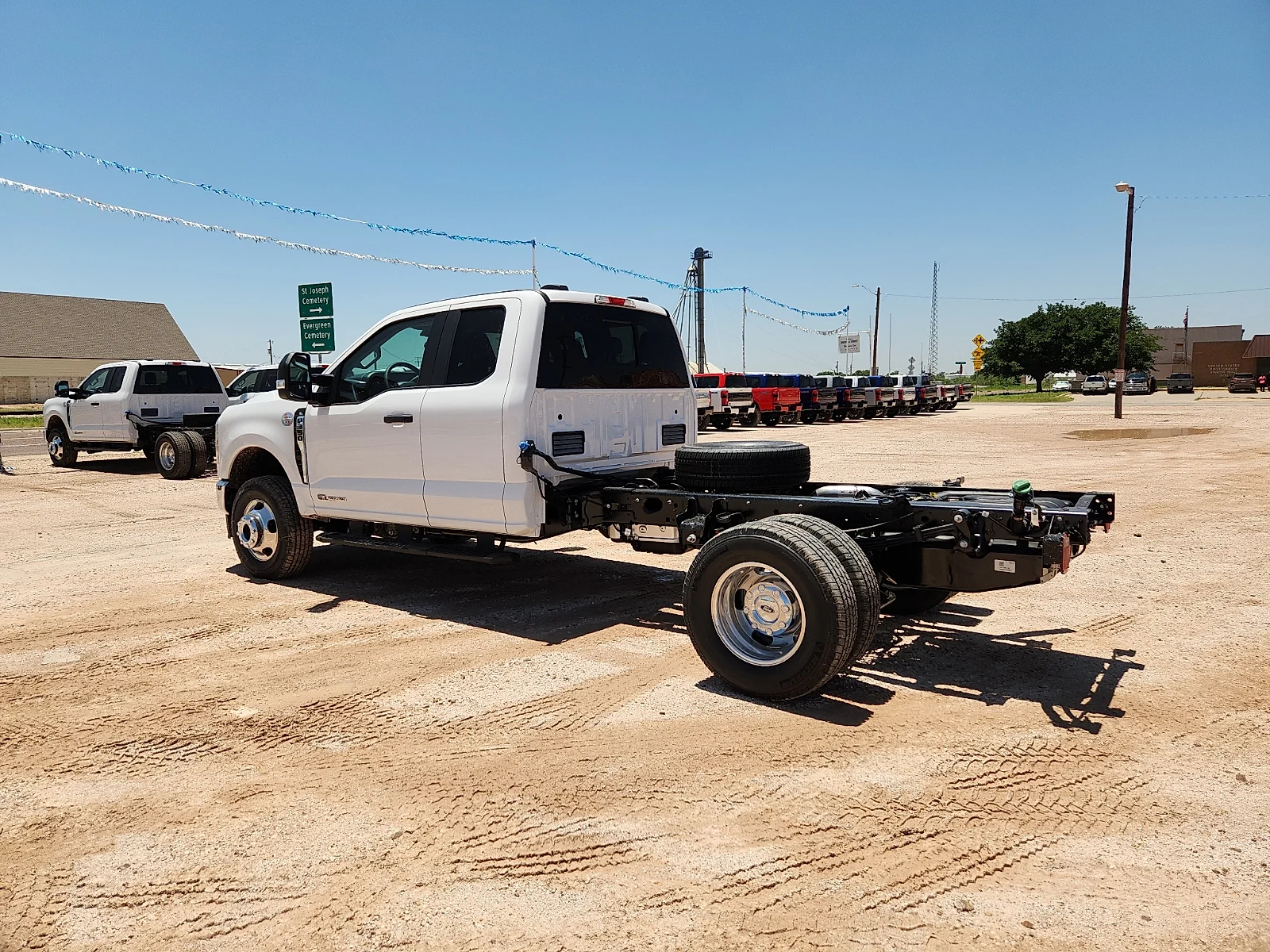New 2026 Oxford White Ford F-350® XL image 4