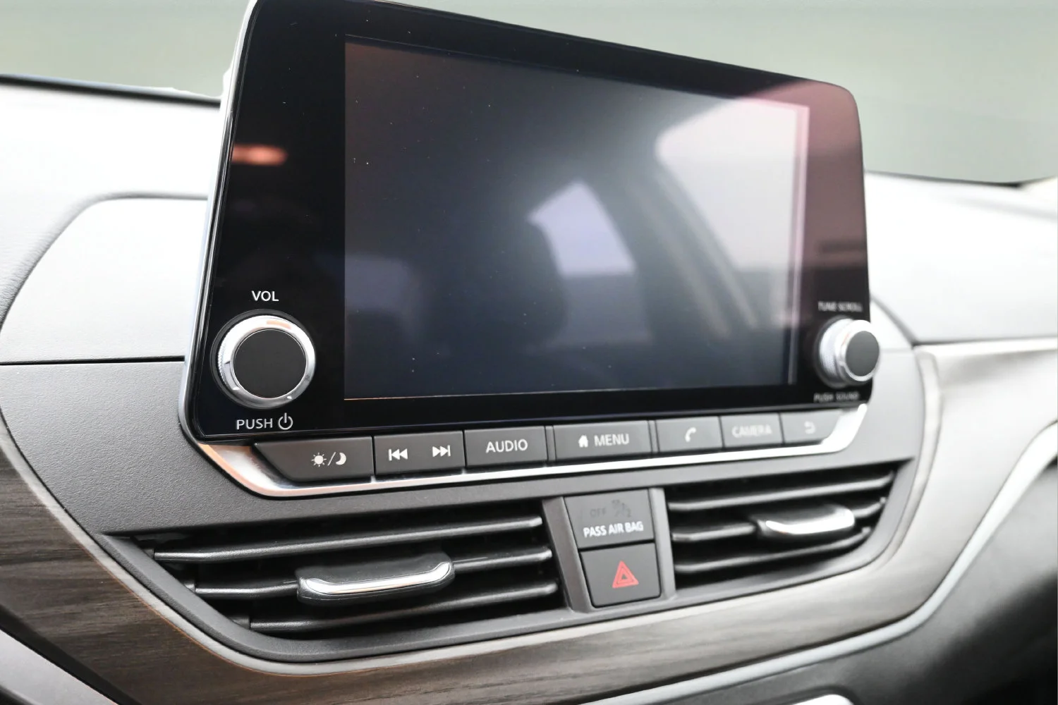 Used 2025 White Nissan SV image 23