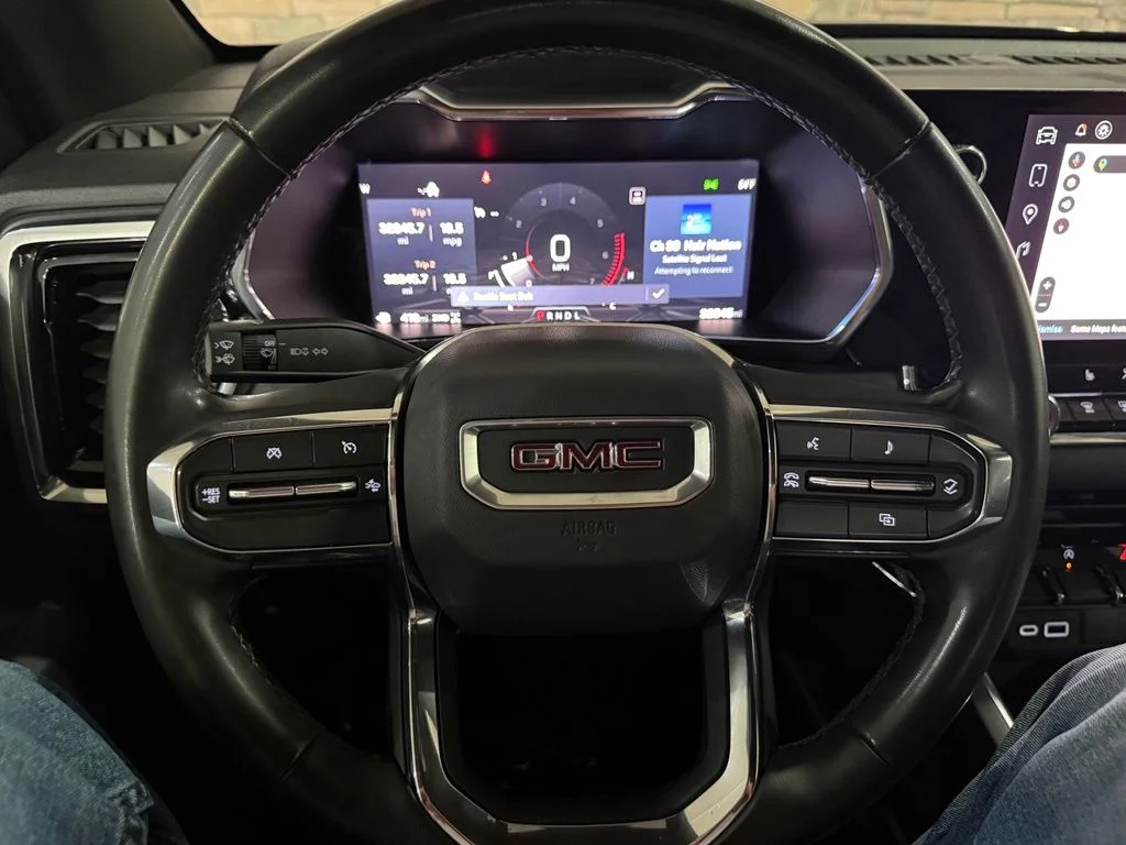 Used 2024 Onyx Black GMC Elevation image 18