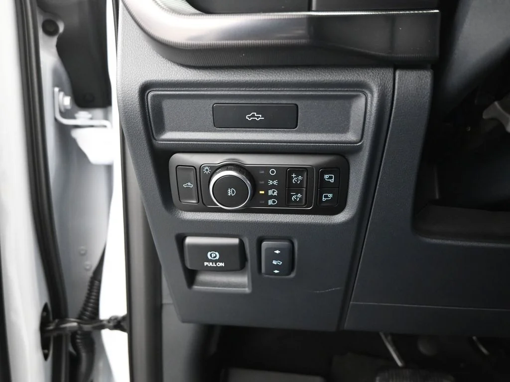 New 2026 Oxford White Ford Lariat image 12