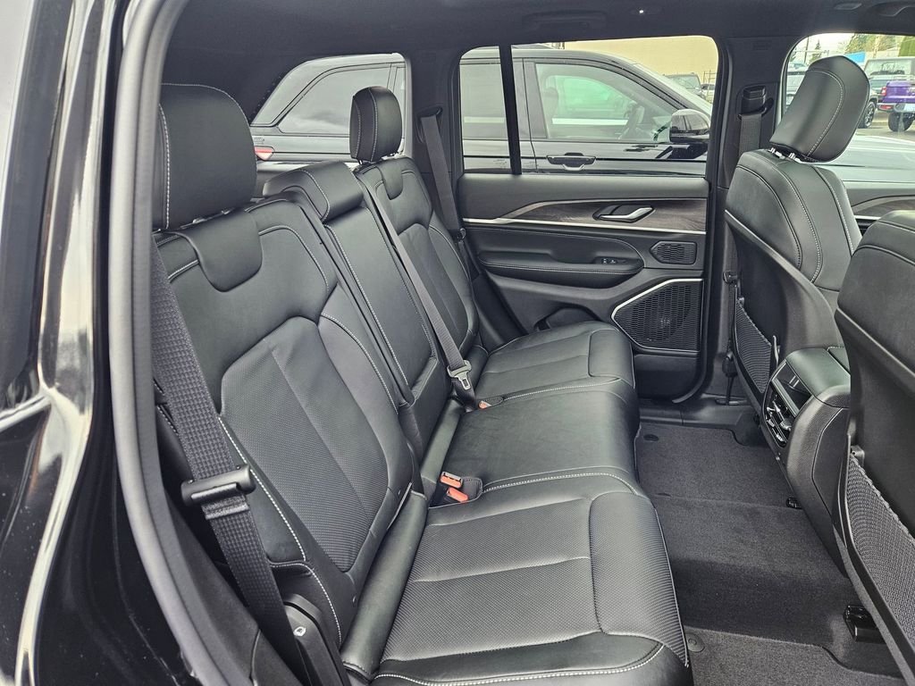 New 2026 Diamond Black Crystal Pearl-Coat Exterior Paint Jeep Limited Reserve image 29