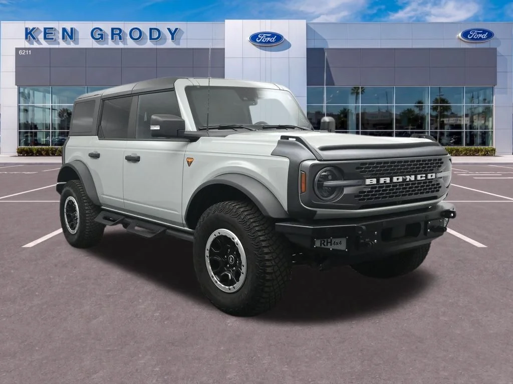 Used 2023 Gray Ford Badlands image 20