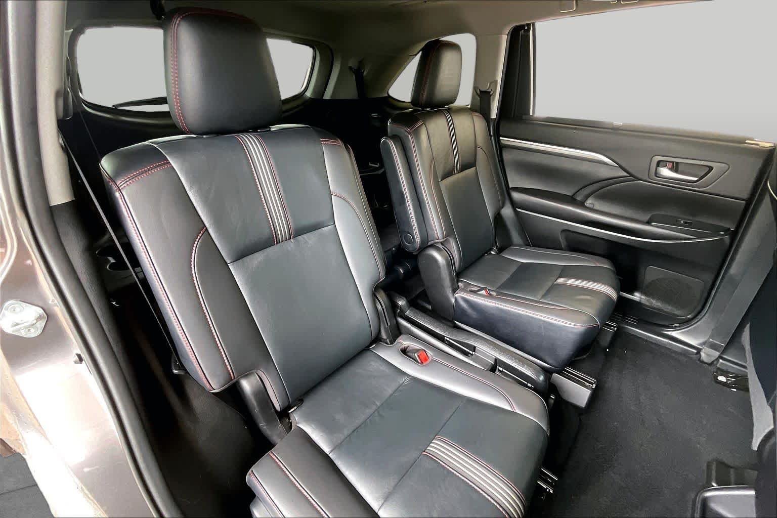 Used 2019 Predawn Gray Mica Toyota SE image 17