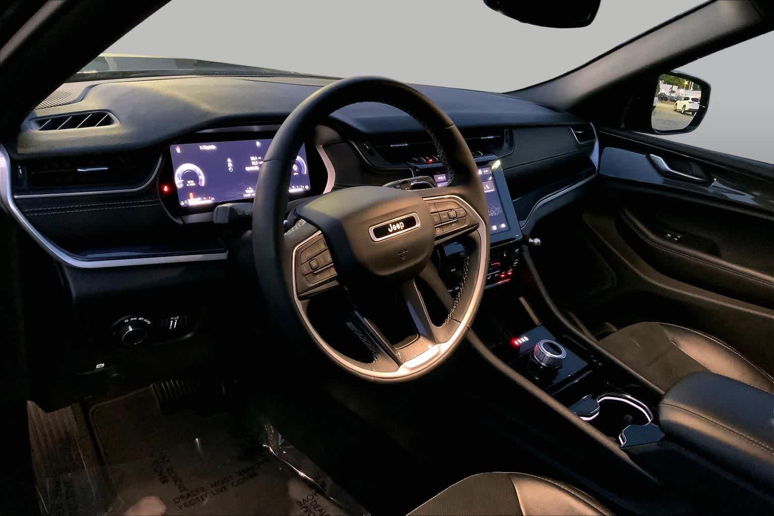 Used 2023 Diamond Black Crystal Pearlcoat Jeep Altitude image 14