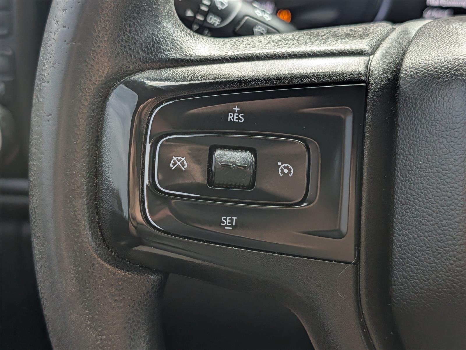 Used 2020 SUMMIT WHITE Chevrolet Custom image 21