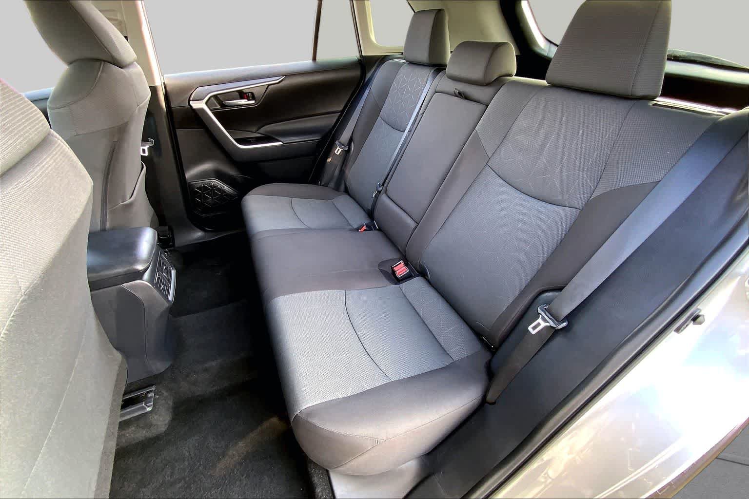 Used 2025 Silver Sky Metallic Toyota XLE image 20